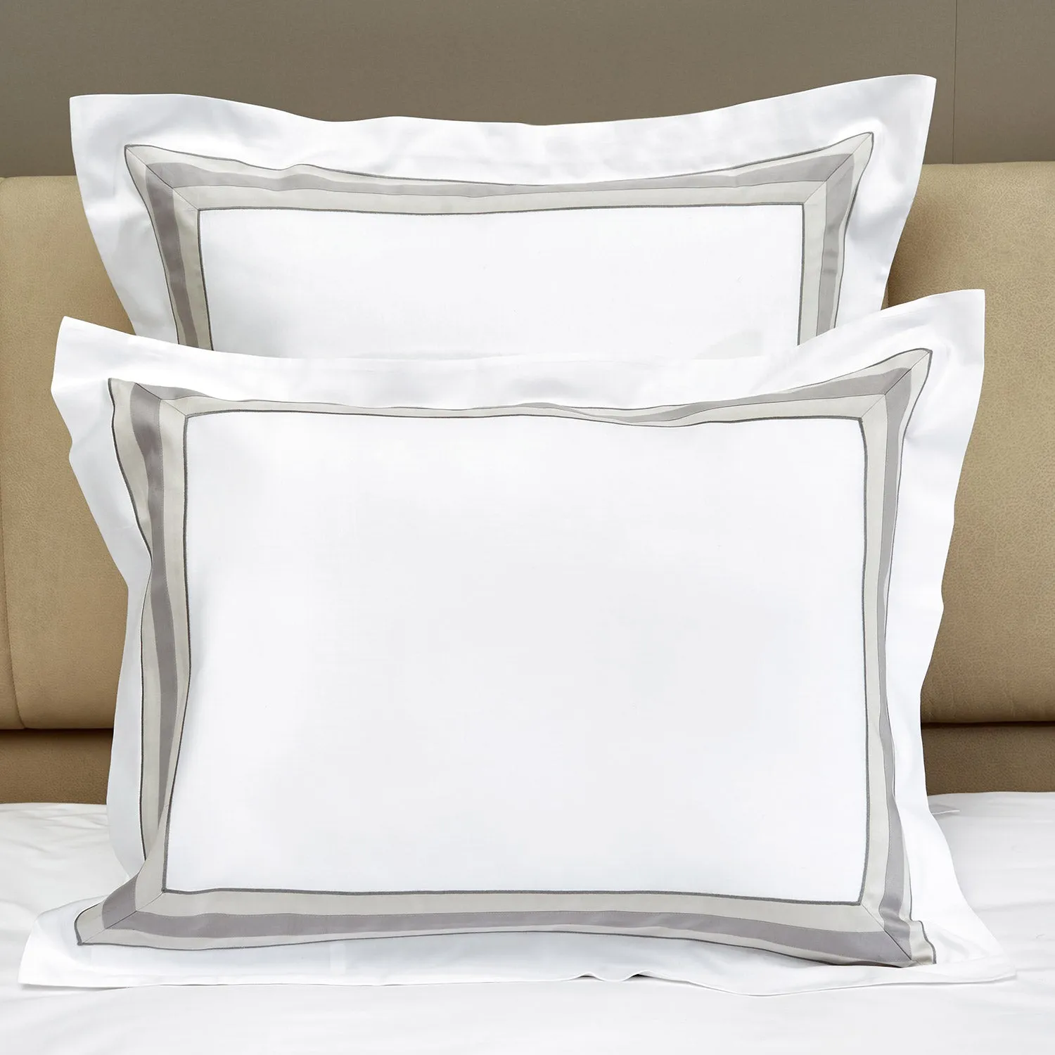 Dimora Duvet & Shams, White/Silver Moon